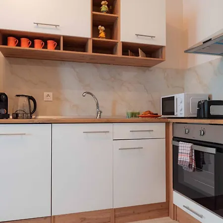 905 Apartment *